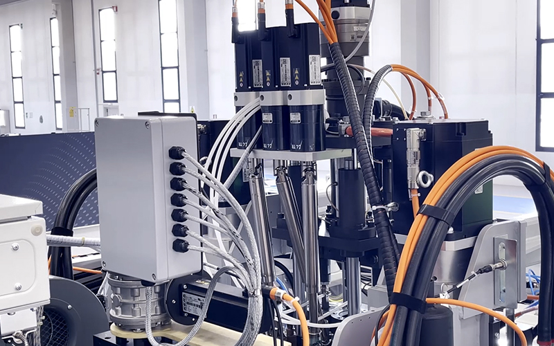 Automazxioni processo estrusione soffiaggio meno errori più efficienza