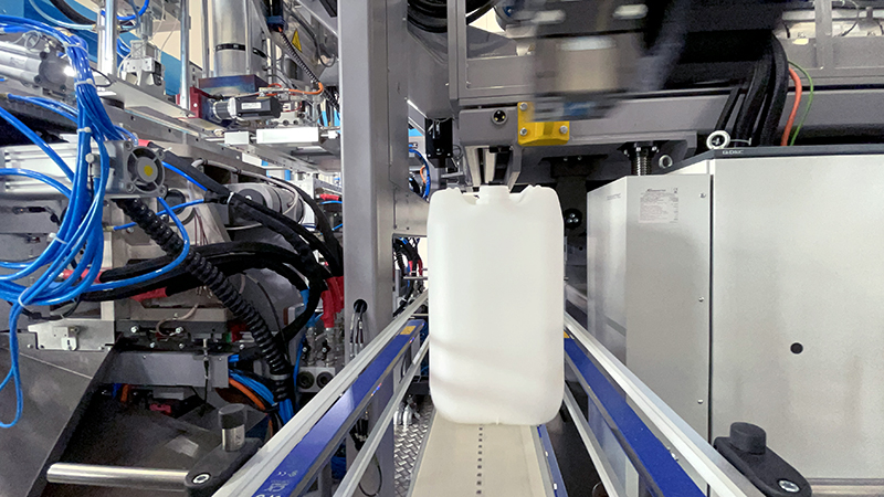 TK-750L ideale per la produzione di taniche in palstica