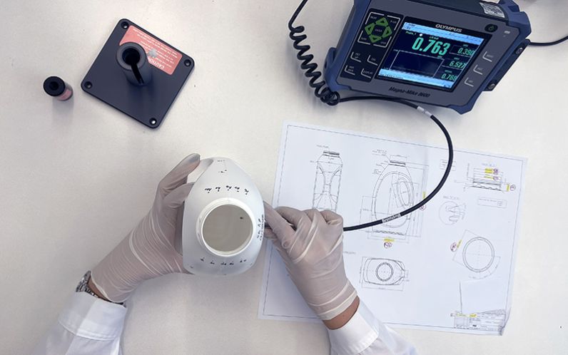 Laboratorio Techne Misurazione spessori bottiglia