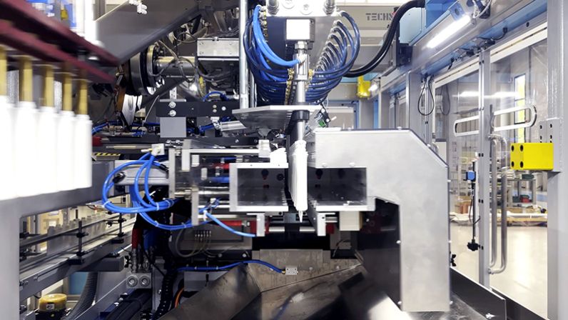 Techne packaging shampoo bottle production picker