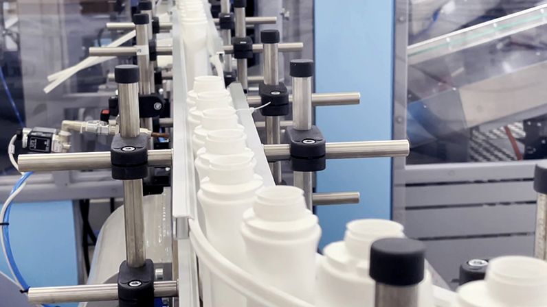 Techne packaging shampoo bottle production conveyor belt