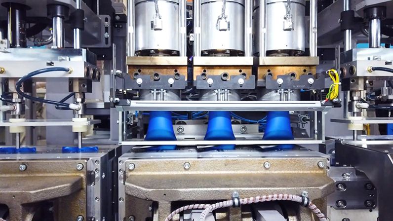 Techne blow molding freezeboard production cutting phase
