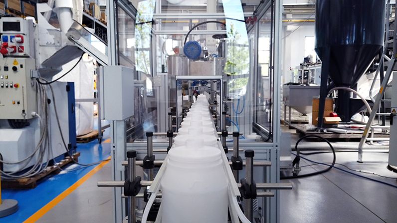 Techne blow molding dairy production neck trimmer