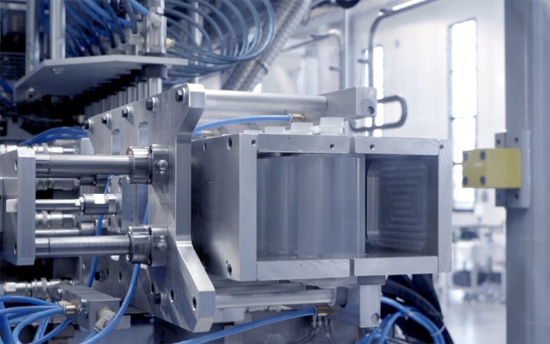 Techne-packaging-intravenous-production-deflashing-phase