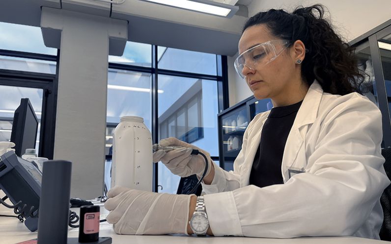 Laboratorio Techne Misurazione spessori bottiglia