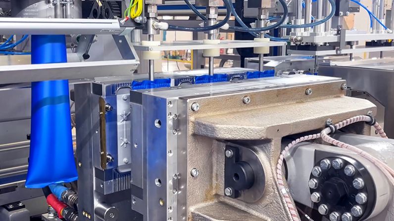 Techne blow molding freezeboard production blowing phase