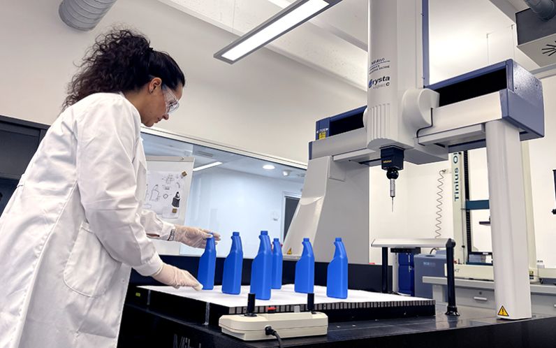 Laboratorio controllo qualità packaging misurazione dimensionale