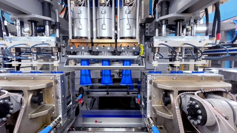 Techne blow molding freezeboard production parison